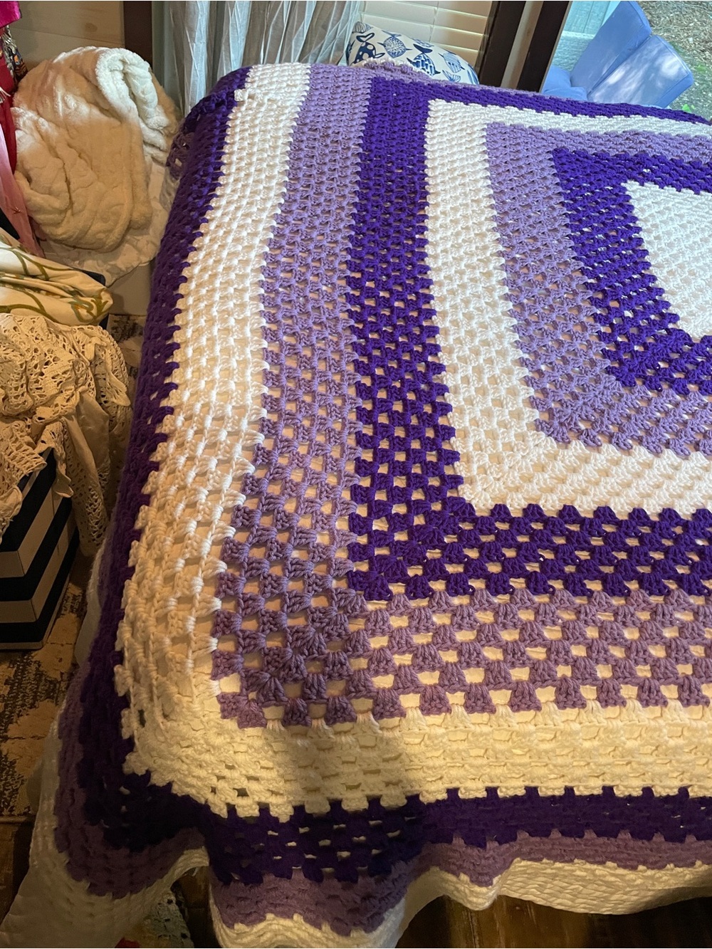 Handmade crochet bedspread 104 x 104 queen size purple and white - Picture 3 of 11